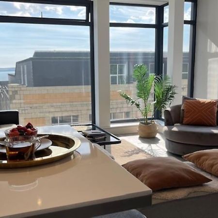 The Pad By The Beach Penthouse Apartment With Sunset And City Views Борнмът Екстериор снимка