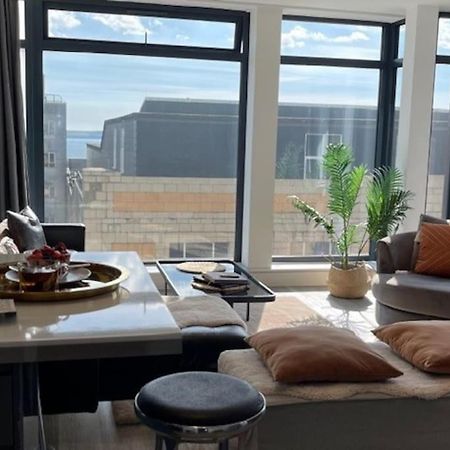 The Pad By The Beach Penthouse Apartment With Sunset And City Views Борнмът Екстериор снимка