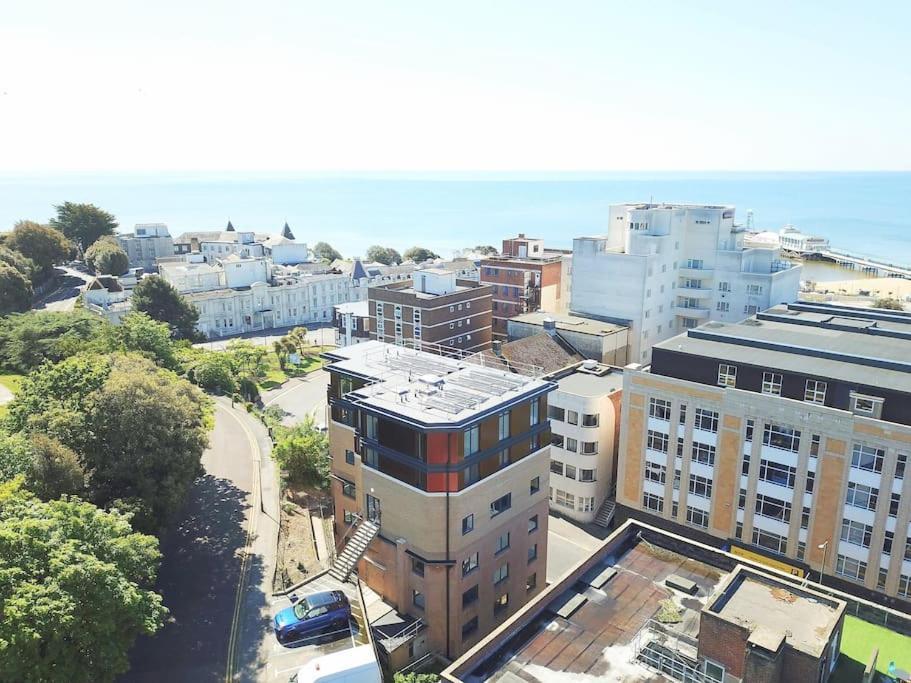 The Pad By The Beach Penthouse Apartment With Sunset And City Views Борнмът Екстериор снимка