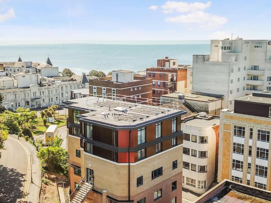 The Pad By The Beach Penthouse Apartment With Sunset And City Views Борнмът Екстериор снимка