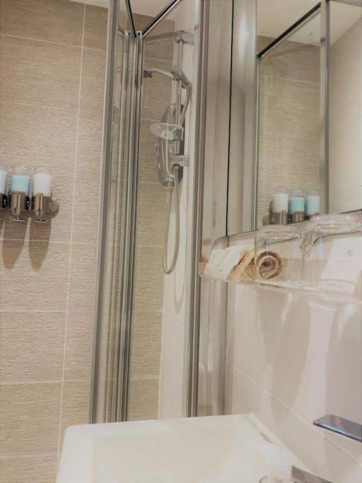 The Pad By The Beach Penthouse Apartment With Sunset And City Views Борнмът Екстериор снимка