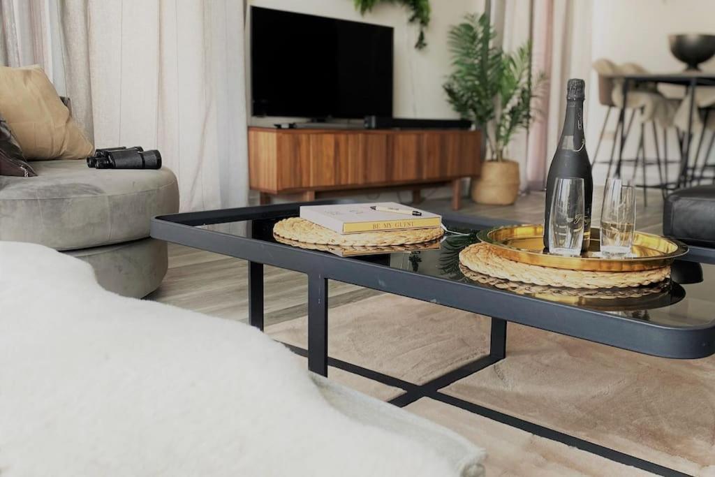 The Pad By The Beach Penthouse Apartment With Sunset And City Views Борнмът Екстериор снимка