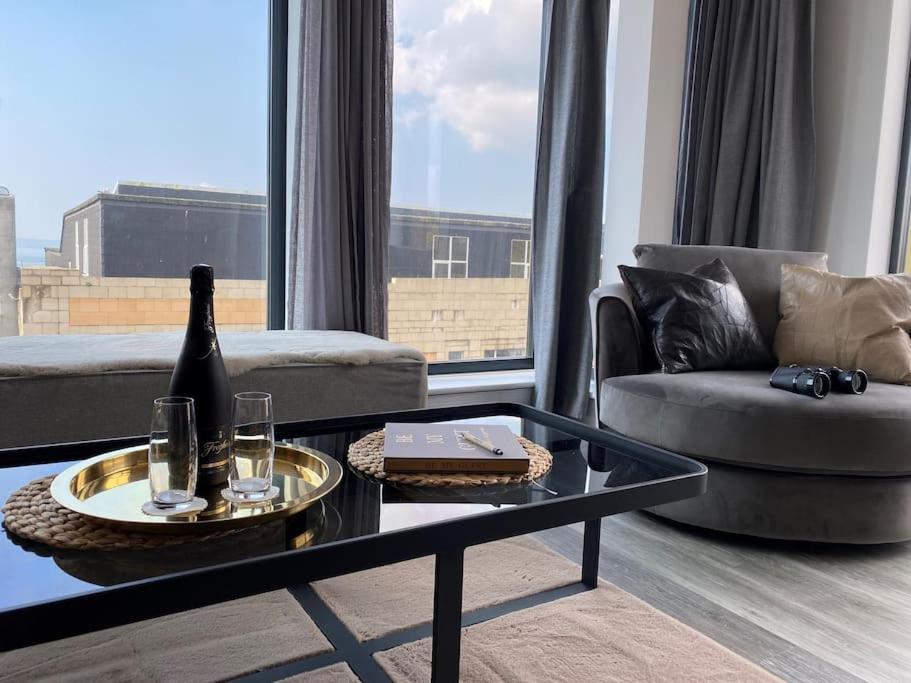 The Pad By The Beach Penthouse Apartment With Sunset And City Views Борнмът Екстериор снимка