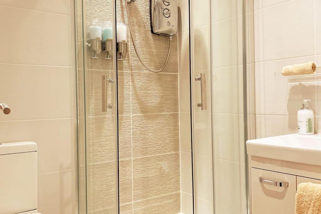 The Pad By The Beach Penthouse Apartment With Sunset And City Views Борнмът Екстериор снимка