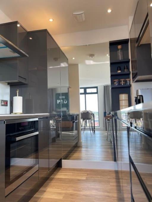 The Pad By The Beach Penthouse Apartment With Sunset And City Views Борнмът Екстериор снимка