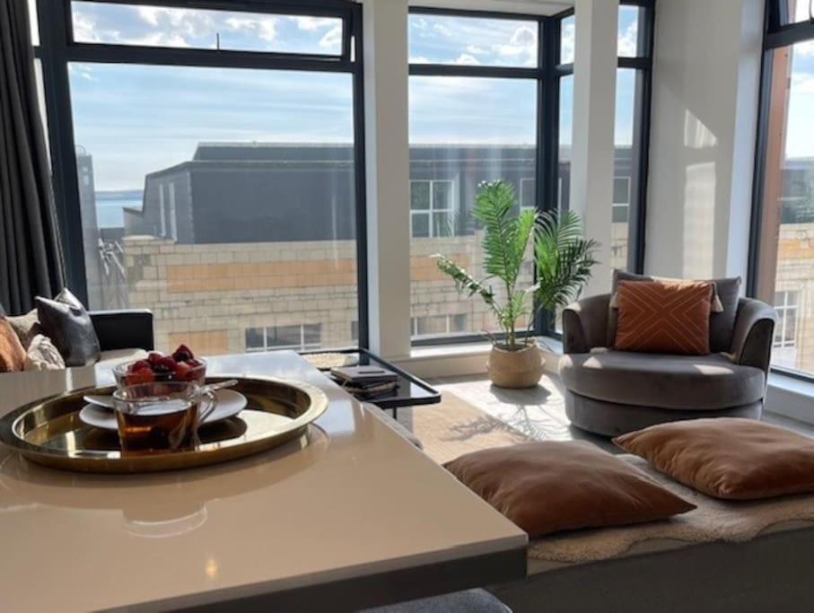 The Pad By The Beach Penthouse Apartment With Sunset And City Views Борнмът Екстериор снимка