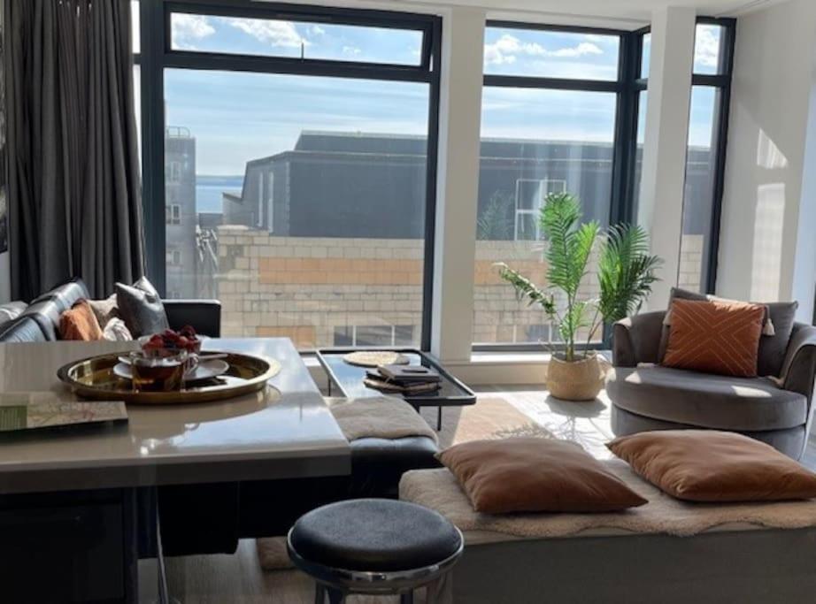 The Pad By The Beach Penthouse Apartment With Sunset And City Views Борнмът Екстериор снимка